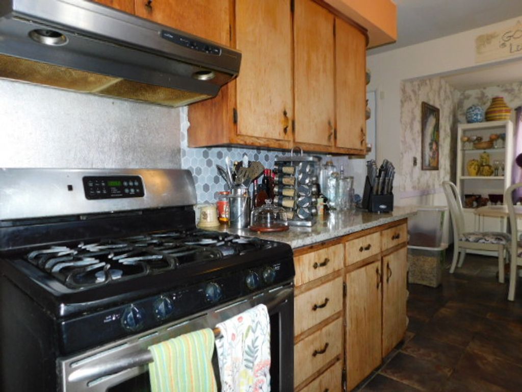 Image 6 of property listing at 1228 Sherman Avenue, Rockford, IL 61101