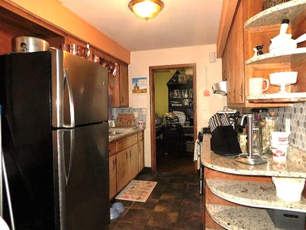 Image 8 of property listing at 1228 Sherman Avenue, Rockford, IL 61101