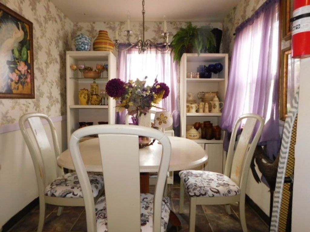 Image 10 of property listing at 1228 Sherman Avenue, Rockford, IL 61101