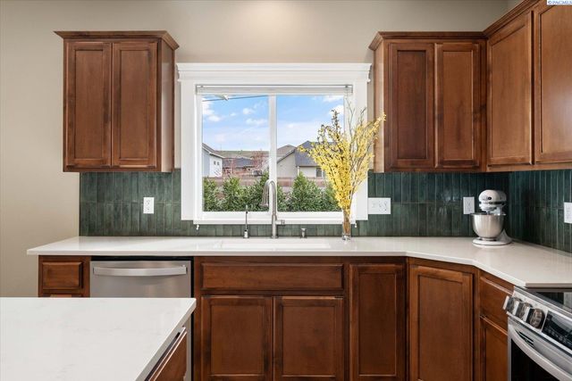 8505 W 9th Ave, Kennewick, WA 99336