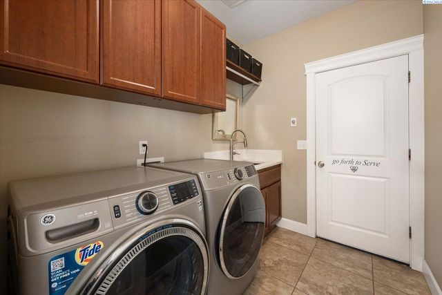 8505 W 9th Ave, Kennewick, WA 99336