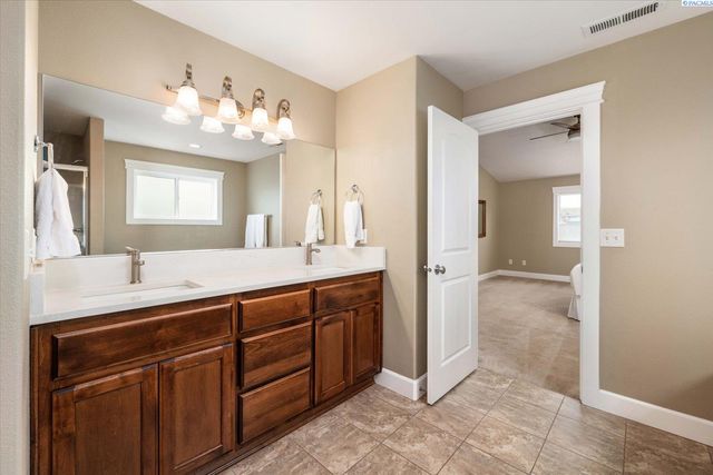 8505 W 9th Ave, Kennewick, WA 99336