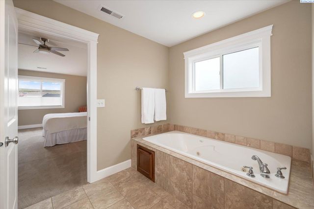 8505 W 9th Ave, Kennewick, WA 99336