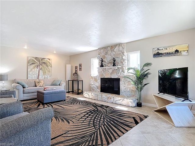 11481 Rebecca CIR, Fort Myers Beach, FL 33931