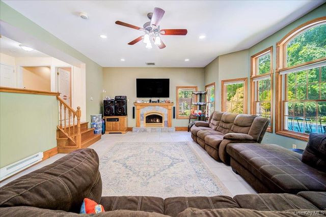 1 Cindy Lane, Highland Mills, NY 10930