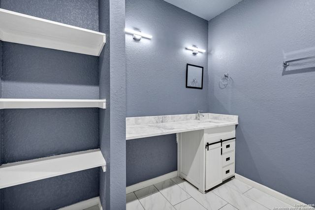 3715 Commercial, San Antonio, TX 78221