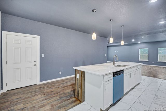 3715 Commercial, San Antonio, TX 78221