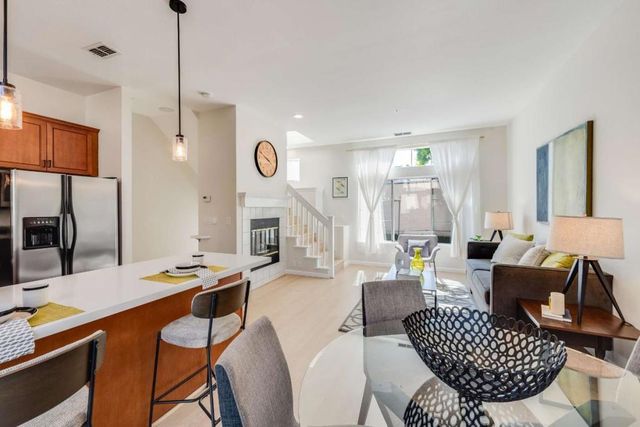 979 Pinto Palm Terrace 45, Sunnyvale, CA 94087