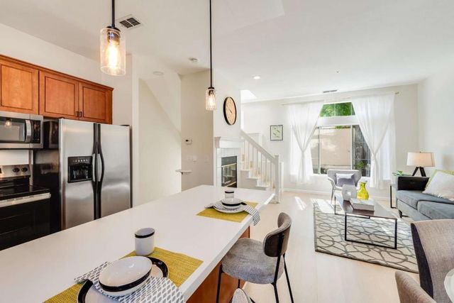 979 Pinto Palm Terrace 45, Sunnyvale, CA 94087