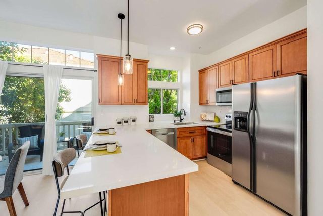 979 Pinto Palm Terrace 45, Sunnyvale, CA 94087