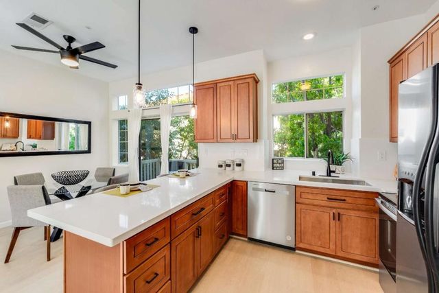 979 Pinto Palm Terrace 45, Sunnyvale, CA 94087