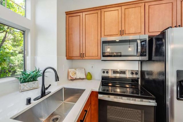 979 Pinto Palm Terrace 45, Sunnyvale, CA 94087