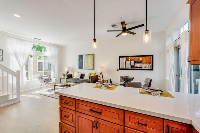 979 Pinto Palm Terrace 45, Sunnyvale, CA 94087