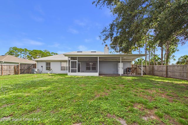 476 Ocala Street SW, Palm Bay, FL 32908