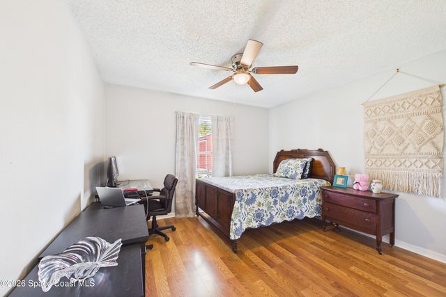 476 Ocala Street SW, Palm Bay, FL 32908