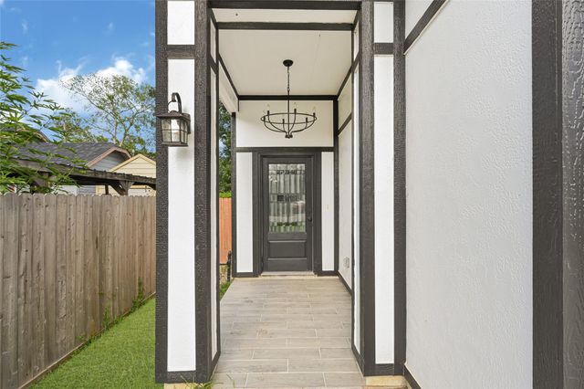 9212 Arvin Street, Houston, TX 77028