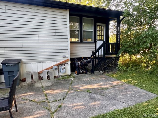 14 Brookridge Drive, Hamburg, NY 14075