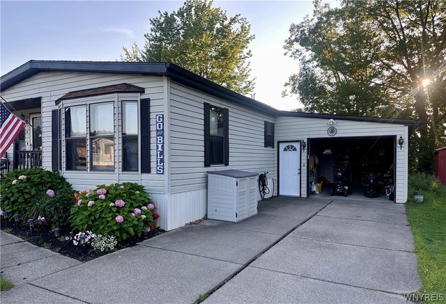 14 Brookridge Drive, Hamburg, NY 14075