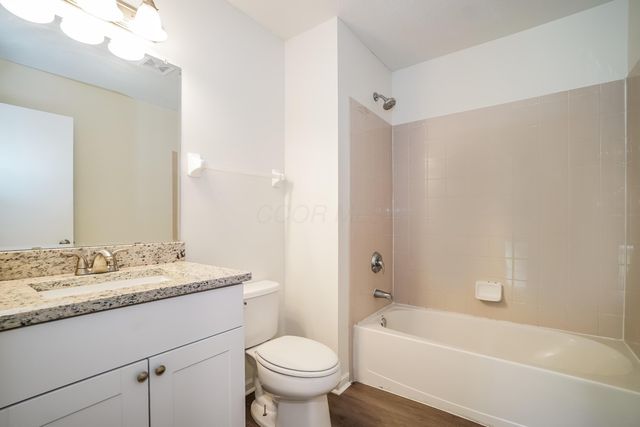 1080 Oxford Drive N, Pataskala, OH 43062