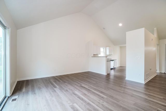 1080 Oxford Drive N, Pataskala, OH 43062