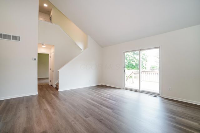 1080 Oxford Drive N, Pataskala, OH 43062