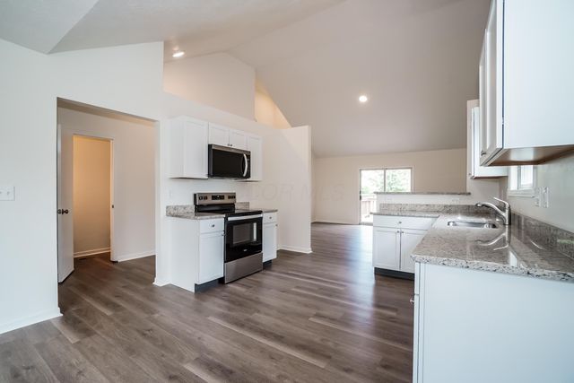 1080 Oxford Drive N, Pataskala, OH 43062