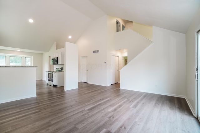 1080 Oxford Drive N, Pataskala, OH 43062