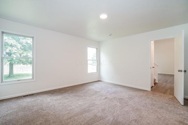 1080 Oxford Drive N, Pataskala, OH 43062