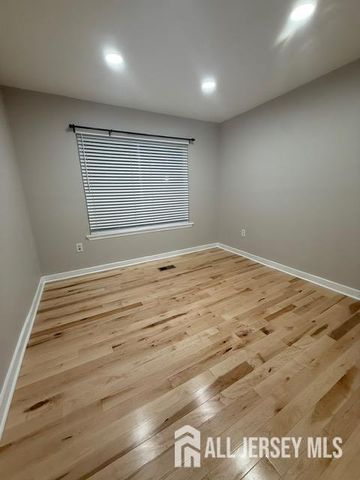 45 Chatham Square, Parlin, NJ 08859