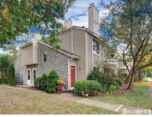 45 Chatham Square, Parlin, NJ 08859
