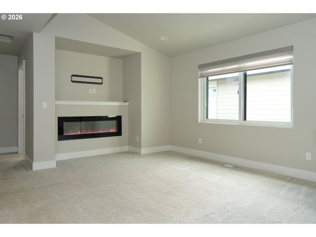 16625 Se PLEASANT VALLEY Pkwy, Happy Valley, OR 97086