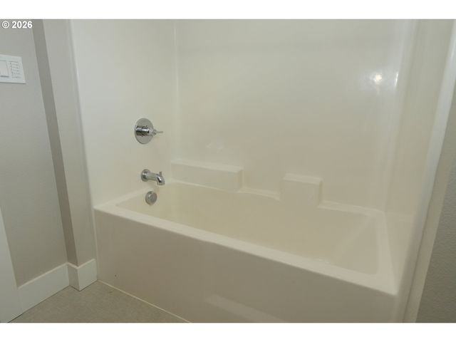 16625 Se PLEASANT VALLEY Pkwy, Happy Valley, OR 97086