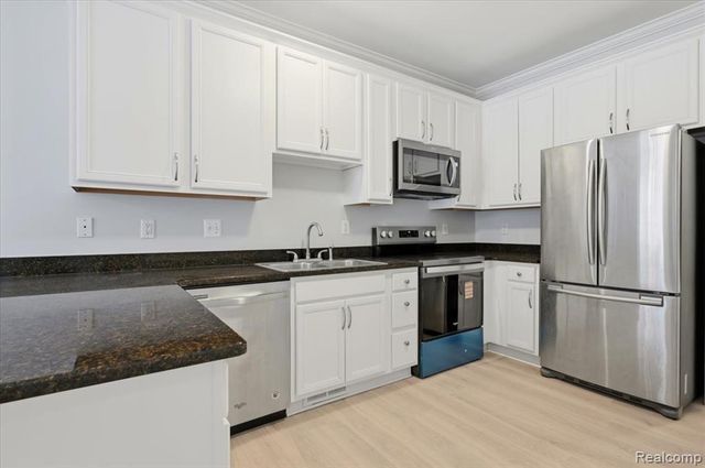 41160 Maplewood Drive, Canton, MI 48187