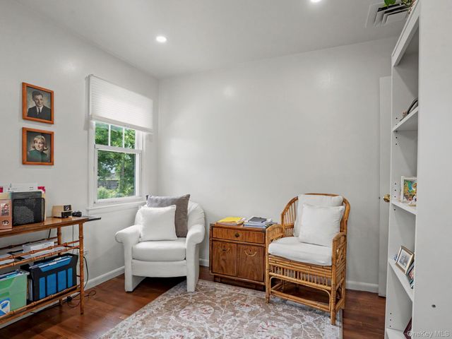 17 Gedney Way, White Plains, NY 10605