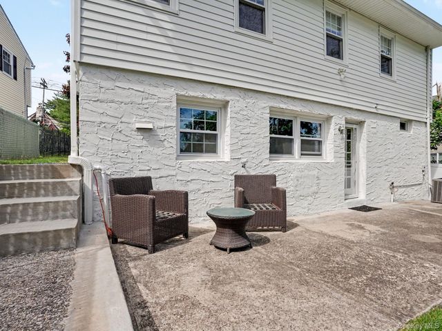 17 Gedney Way, White Plains, NY 10605