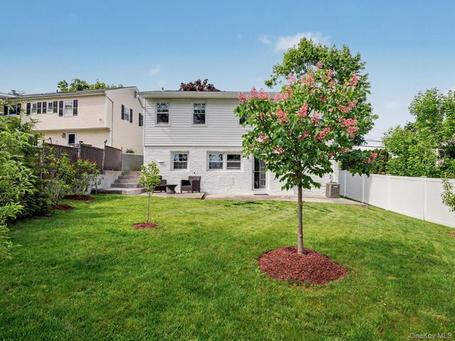 17 Gedney Way, White Plains, NY 10605