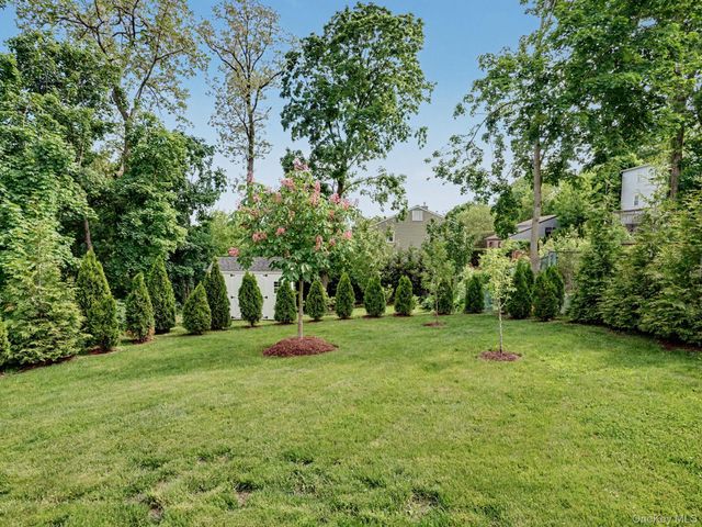17 Gedney Way, White Plains, NY 10605