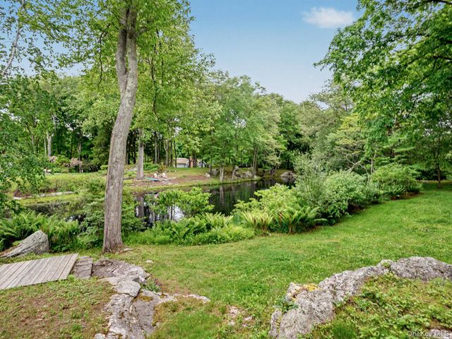 17 Gedney Way, White Plains, NY 10605