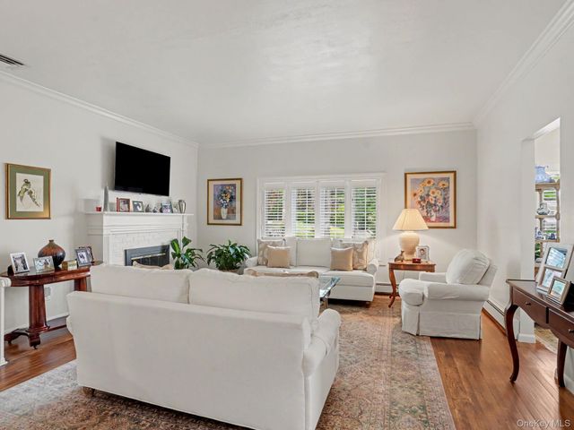 17 Gedney Way, White Plains, NY 10605