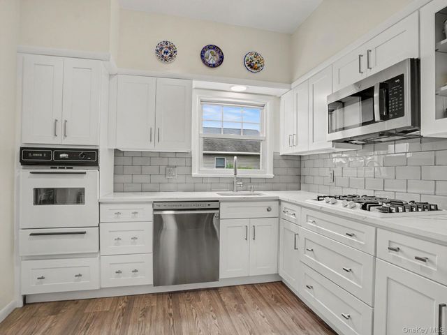 17 Gedney Way, White Plains, NY 10605