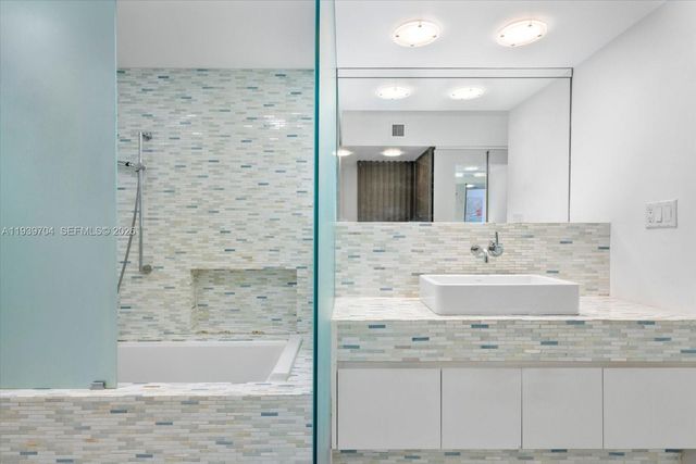 11 Island Ave 2107, Miami Beach, FL 33139