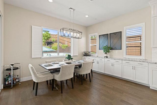4710 Holliday Ln, El Dorado Hills, CA 95762