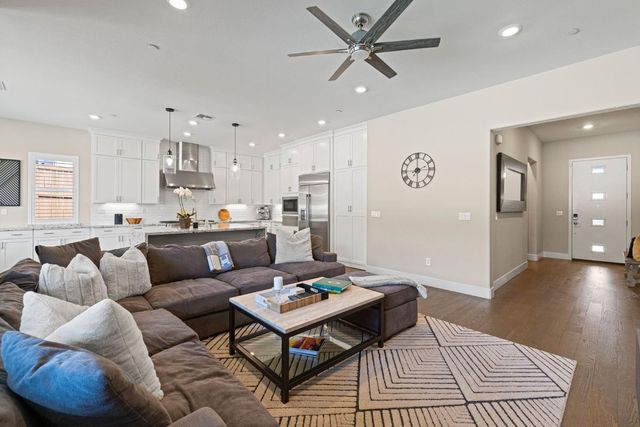 4710 Holliday Ln, El Dorado Hills, CA 95762