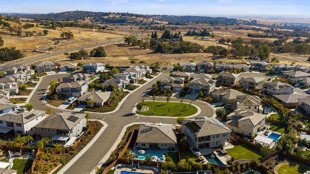 4710 Holliday Ln, El Dorado Hills, CA 95762