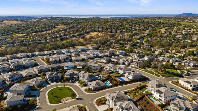 4710 Holliday Ln, El Dorado Hills, CA 95762