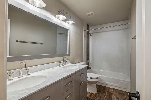 2004 Wood Glen DR, Round Rock, TX 78681