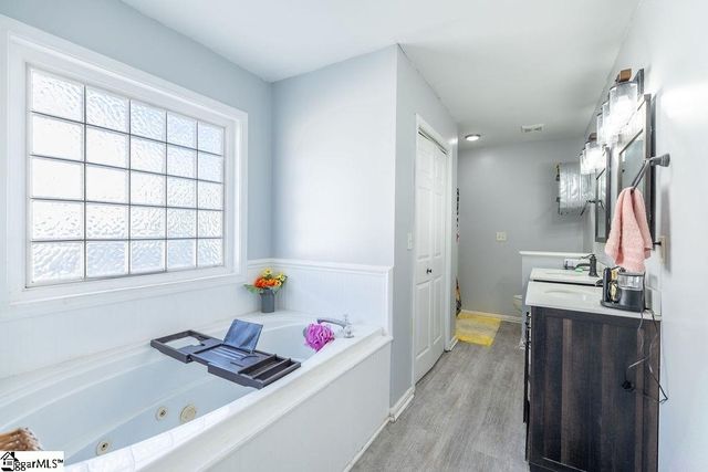 121 Amberwood Drive, Anderson, SC 29621