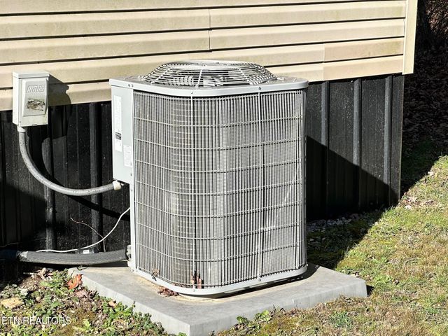 222 Braddock St, Crossville, TN 38571