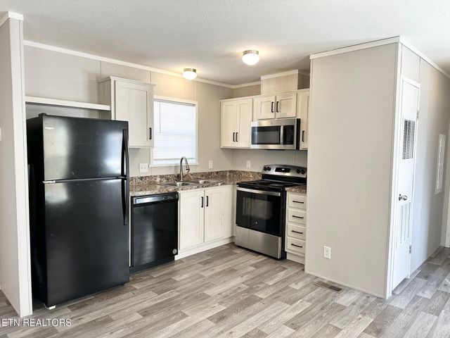 222 Braddock St, Crossville, TN 38571