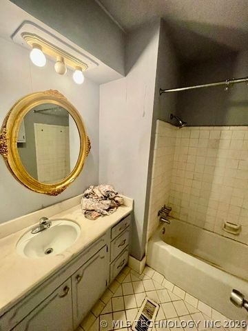6021 S Joplin Avenue, Tulsa, OK 74135